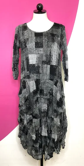 COMFY GRAPHIC MESH TIERED DRESS - XS